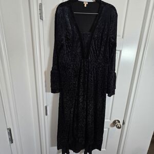 Reba Vintage Velvet Deep V-neck Bell Sleeves Floral Black Dress